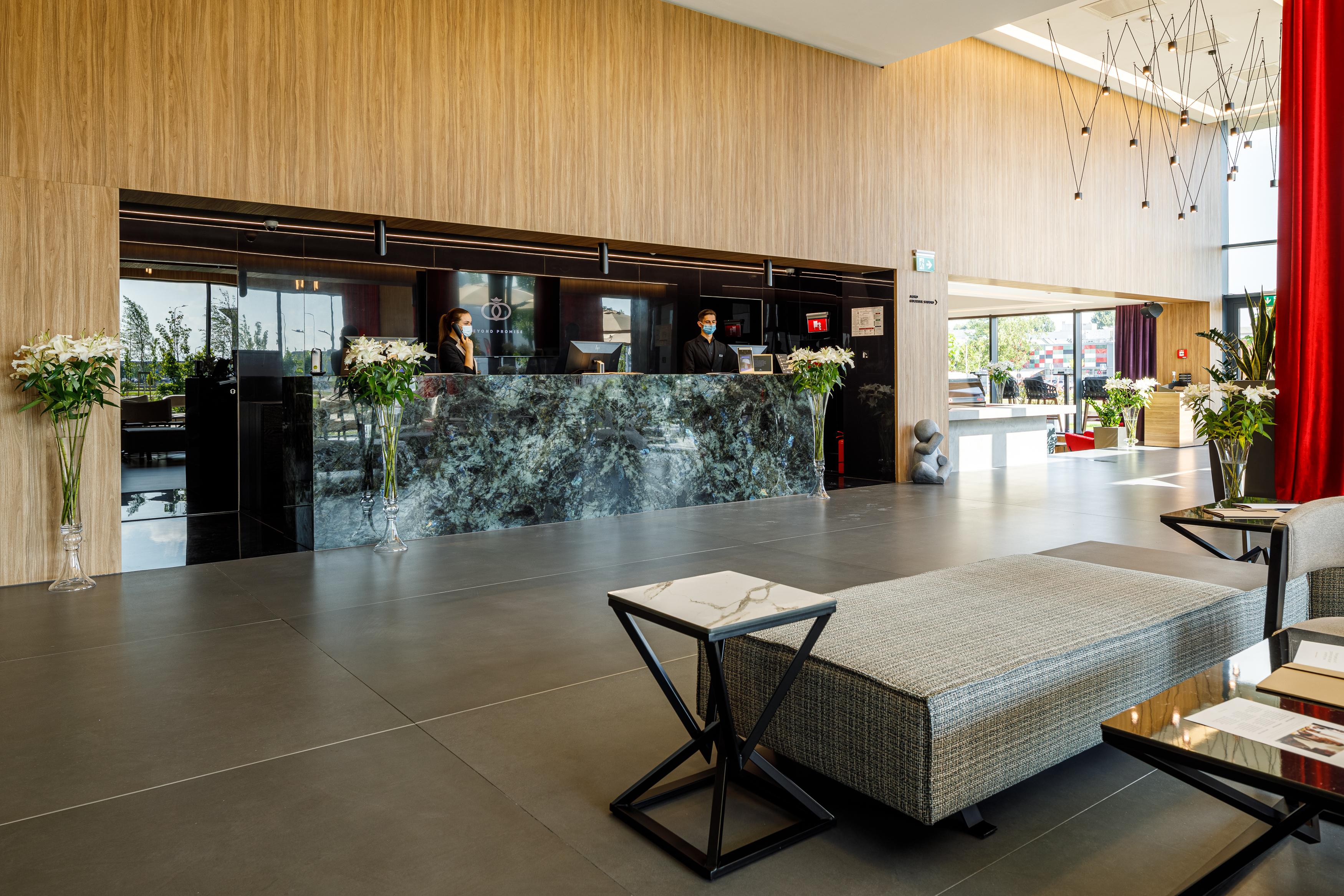 Qosmo Brasov Hotel Экстерьер фото