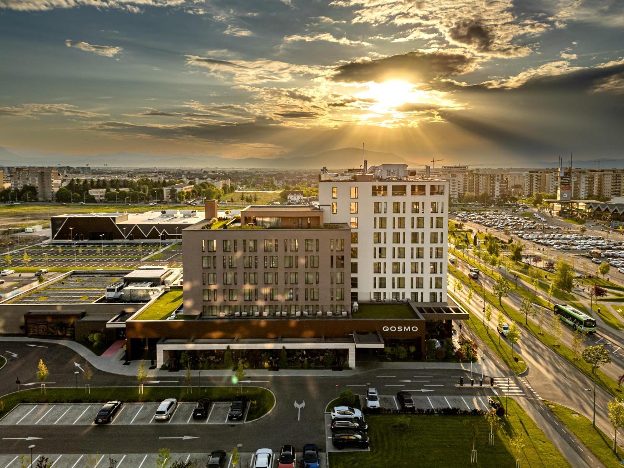 Qosmo Brasov Hotel Экстерьер фото